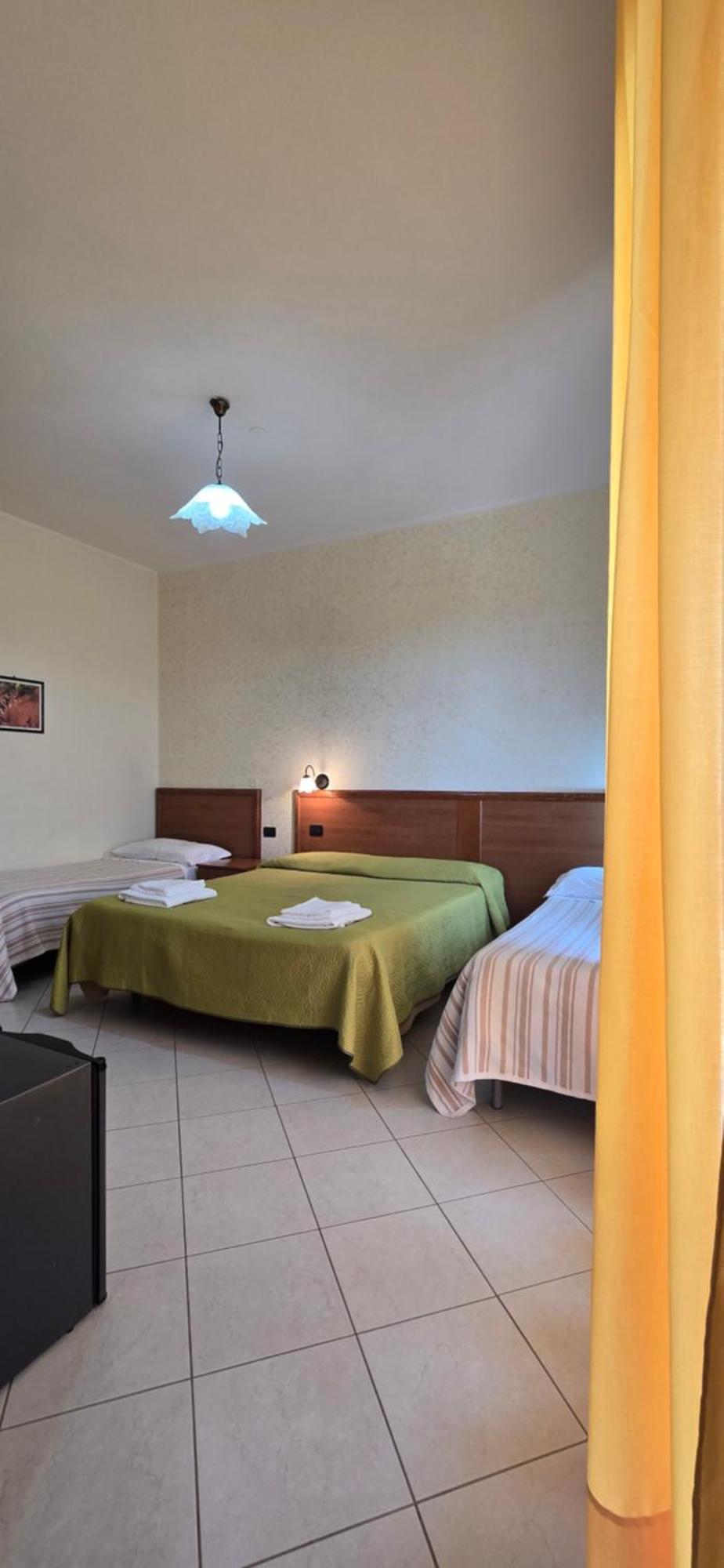 Hotel Ristorante La Decanata Le Castella Kültér fotó