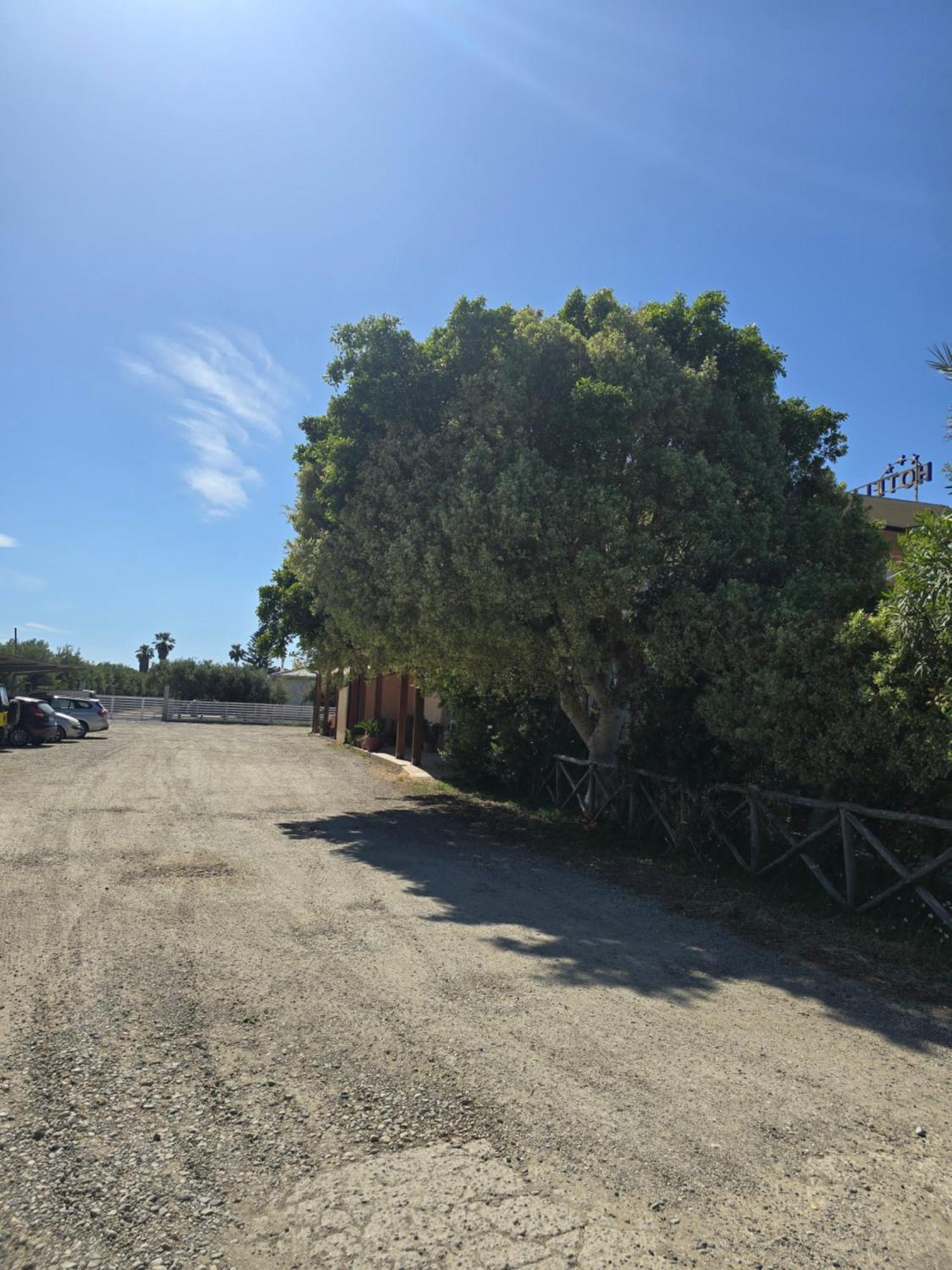 Hotel Ristorante La Decanata Le Castella Kültér fotó